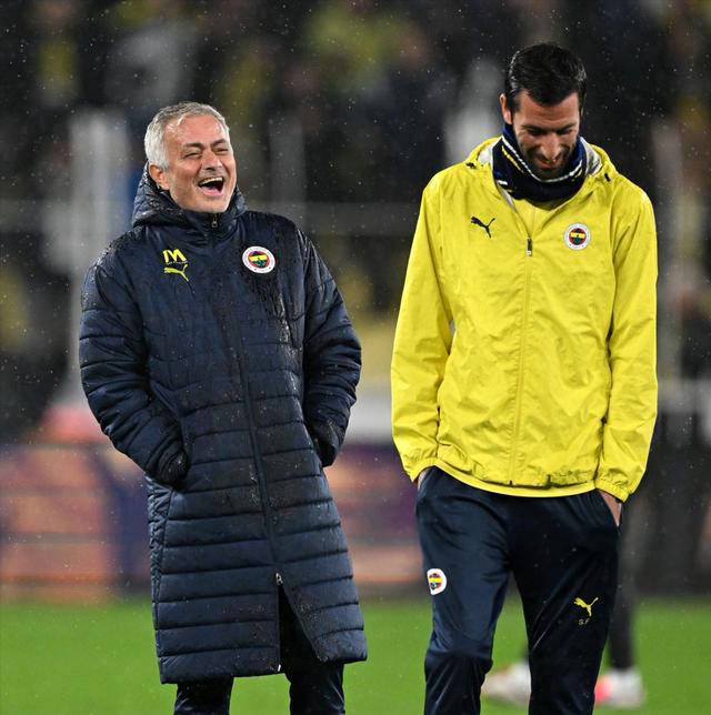 包含阿尔瓦赛(Alves)完成帽子戏法,为球队赢得胜利的词条 包含阿尔瓦赛(Alves)完成帽子戏法,为球队赢得胜利的词条