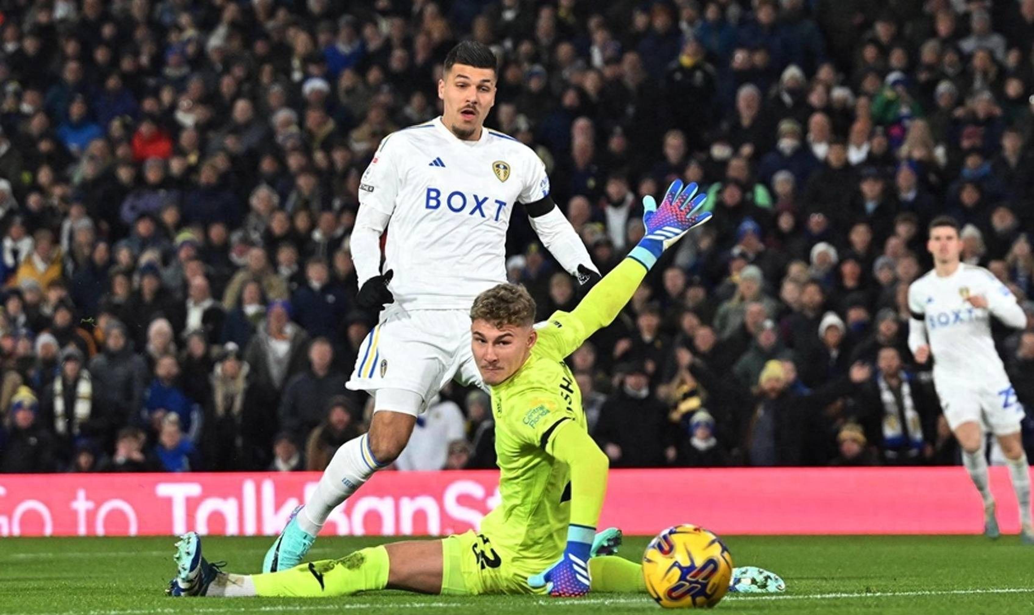 利兹联惨遭逆转,客场低水平表现的简单介绍 利兹联惨遭逆转,客场低水平表现的简单介绍